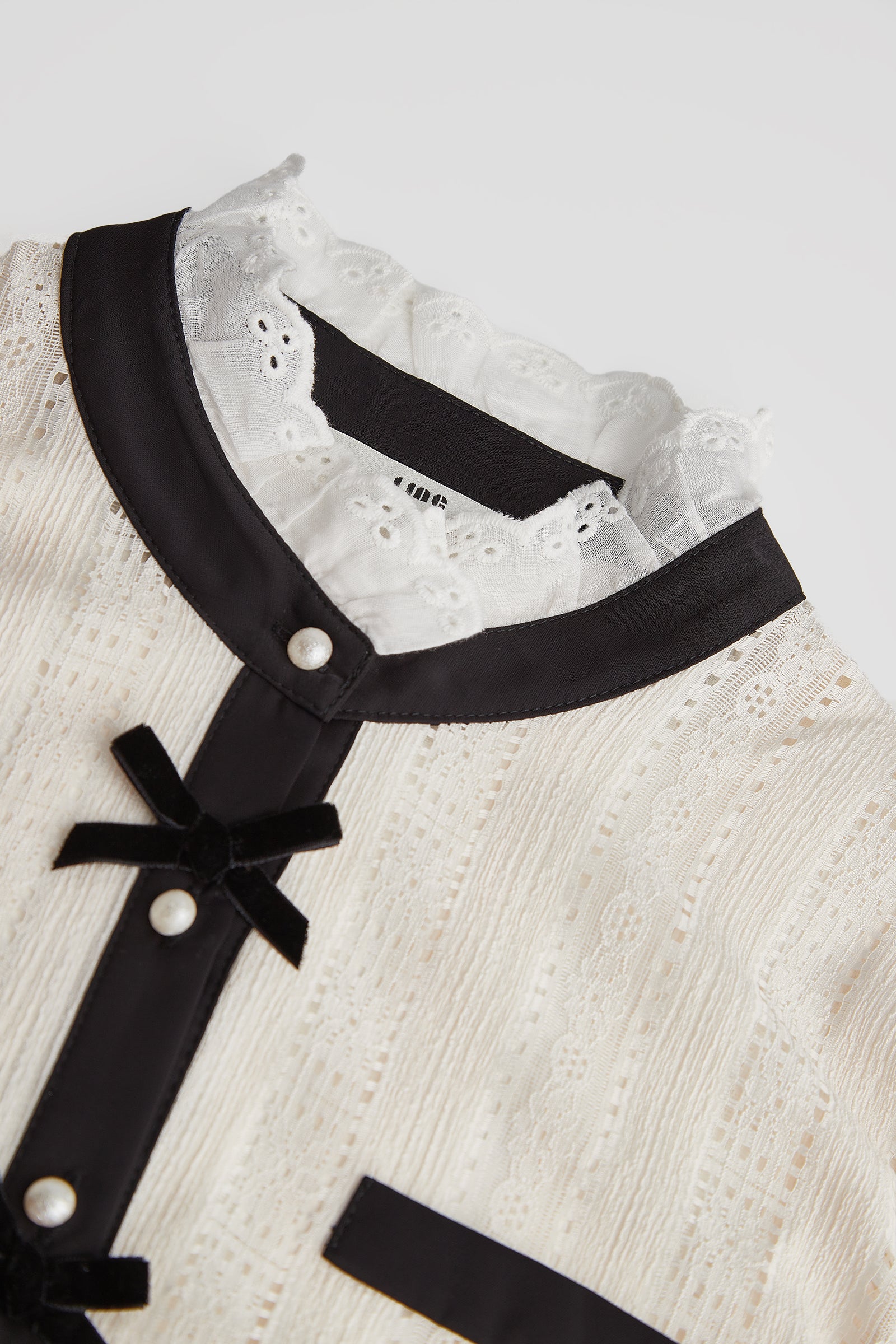 Ivory Broderie Bowknot Decor Blouse