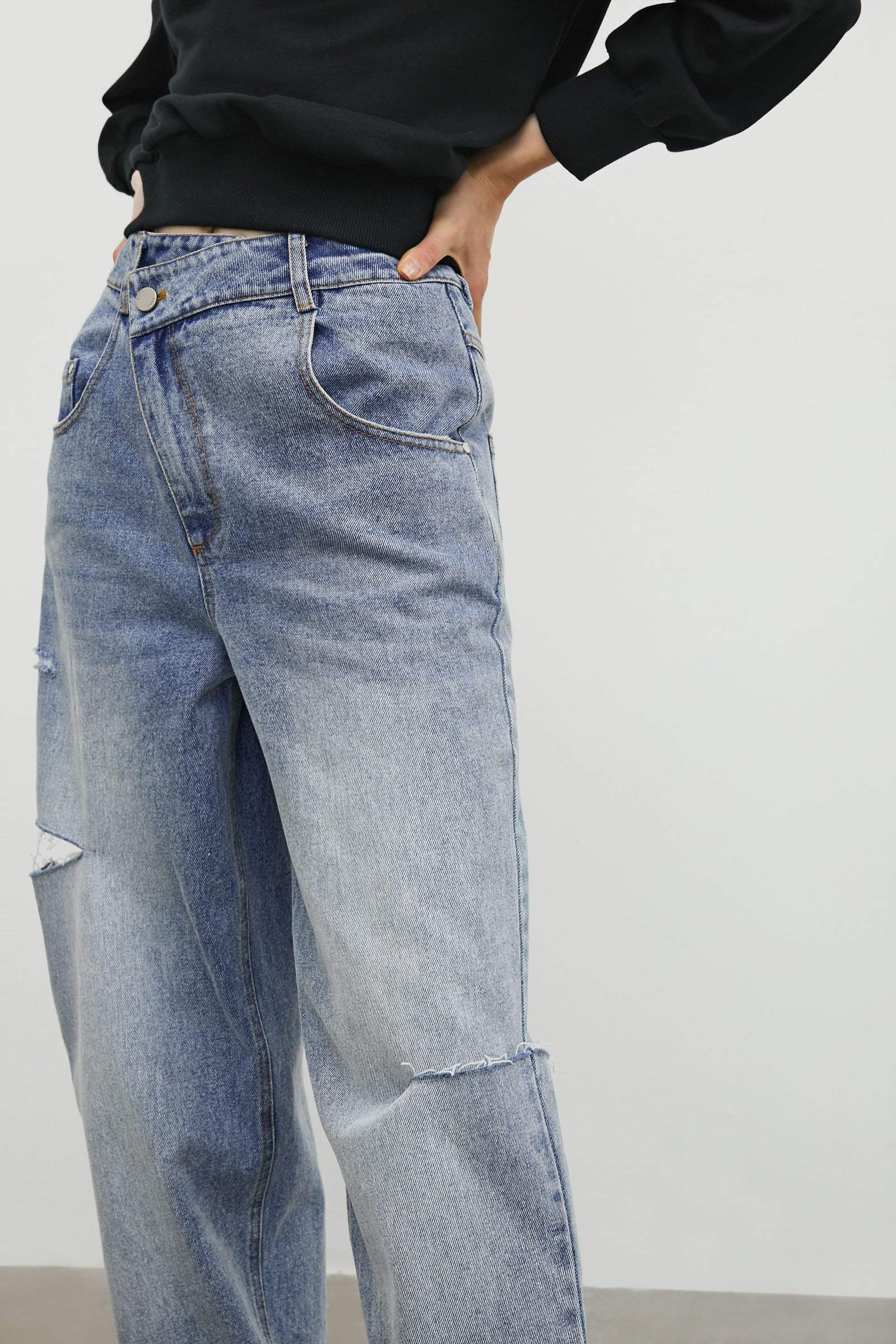 Ripped Slouchy Wide-Leg Mom Jeans