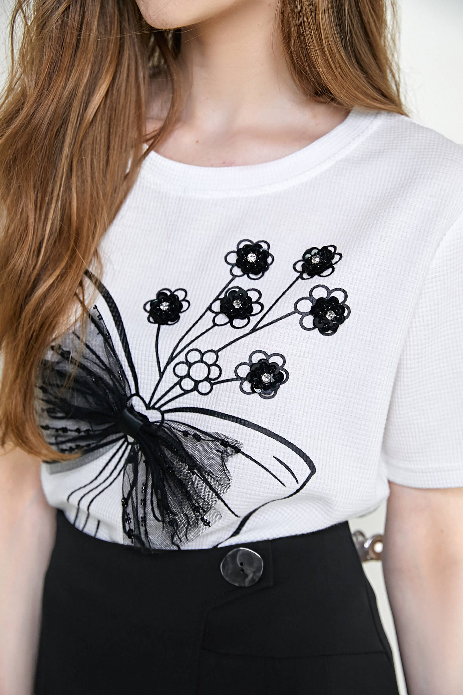 White 3D Flower & Bowknot Decor T-shirt