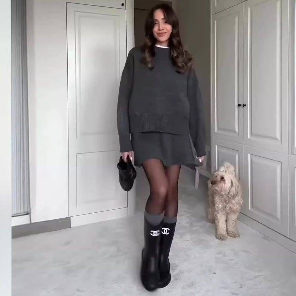 Knitted skirt suit