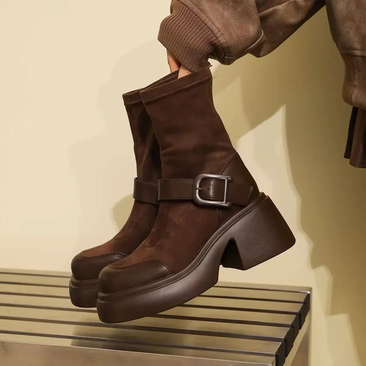 British Wind Show Thin Metal Buckle Ankle Boots