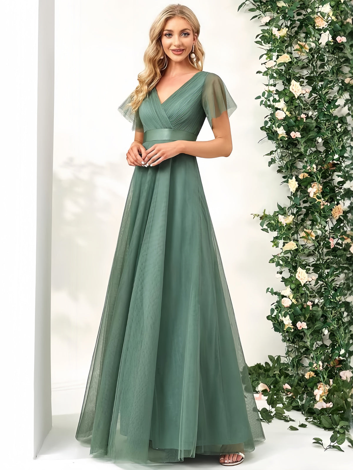 Fashionable and elegant new evening dresses