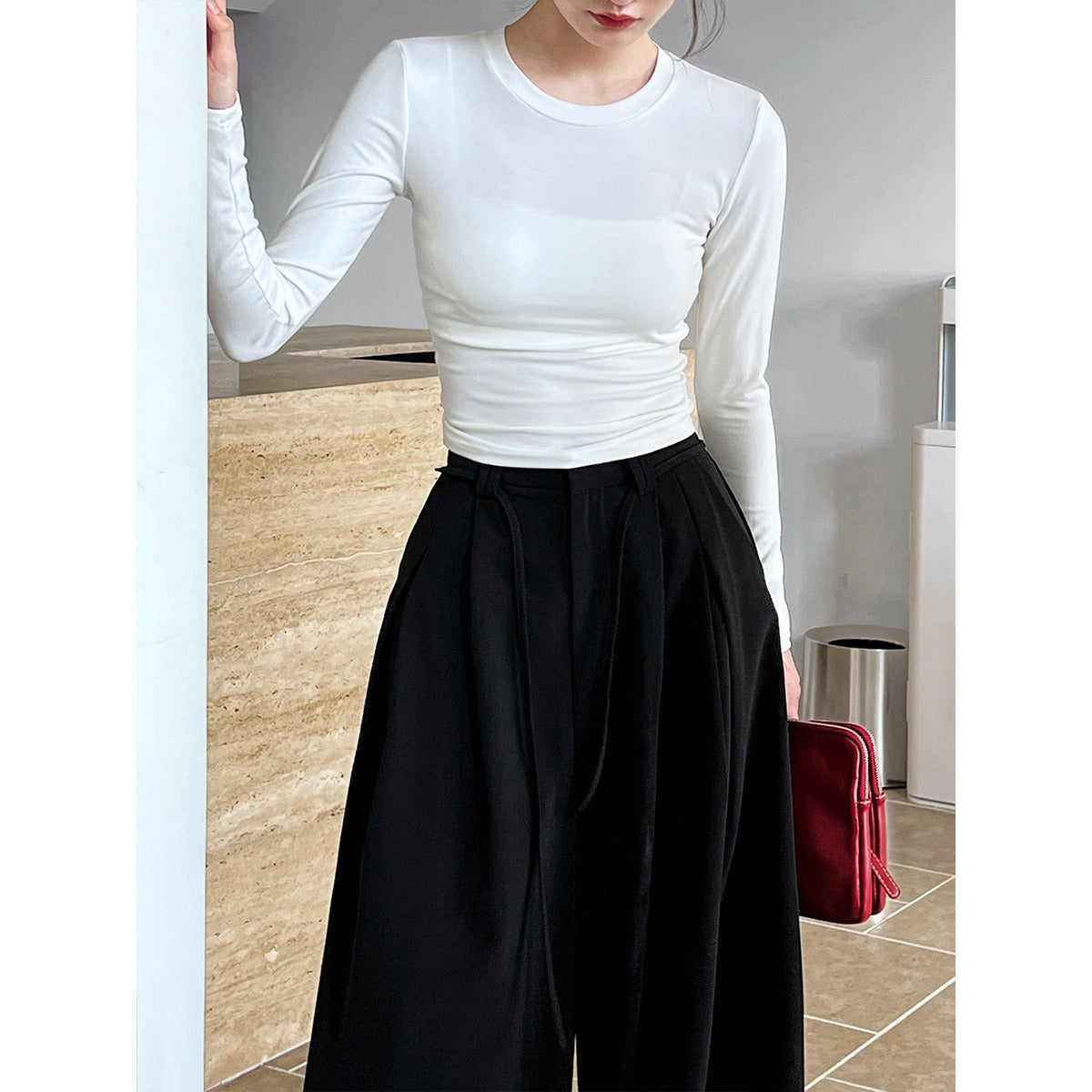 Round neck shoulder T-shirt