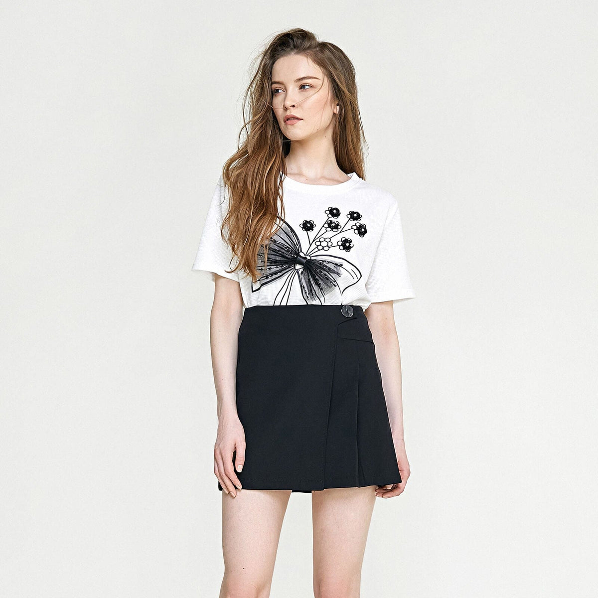 White 3D Flower & Bowknot Decor T-shirt