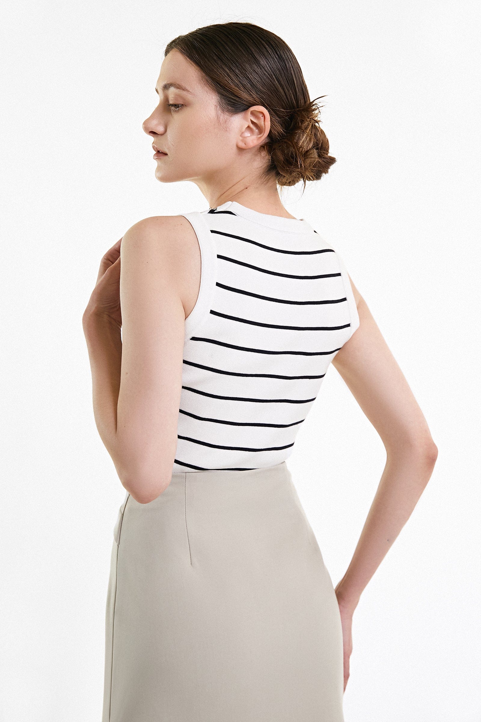 White Chain Necklace Detail Striped Cropped Tank Top