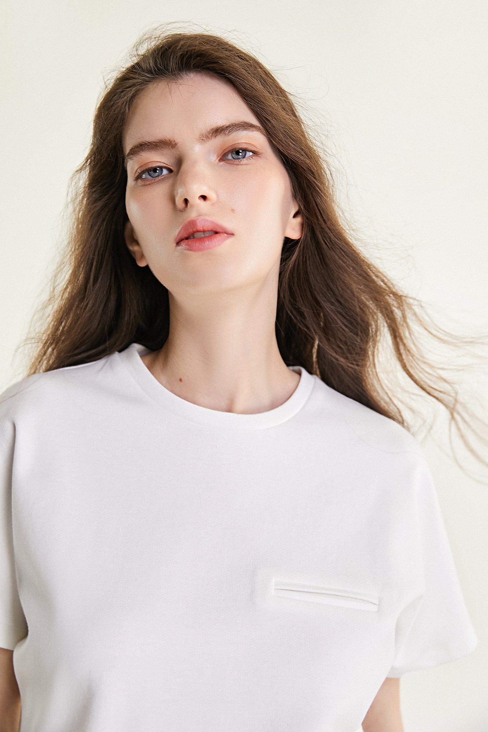 White Mock Welt Pocket Round Neck T-Shirt