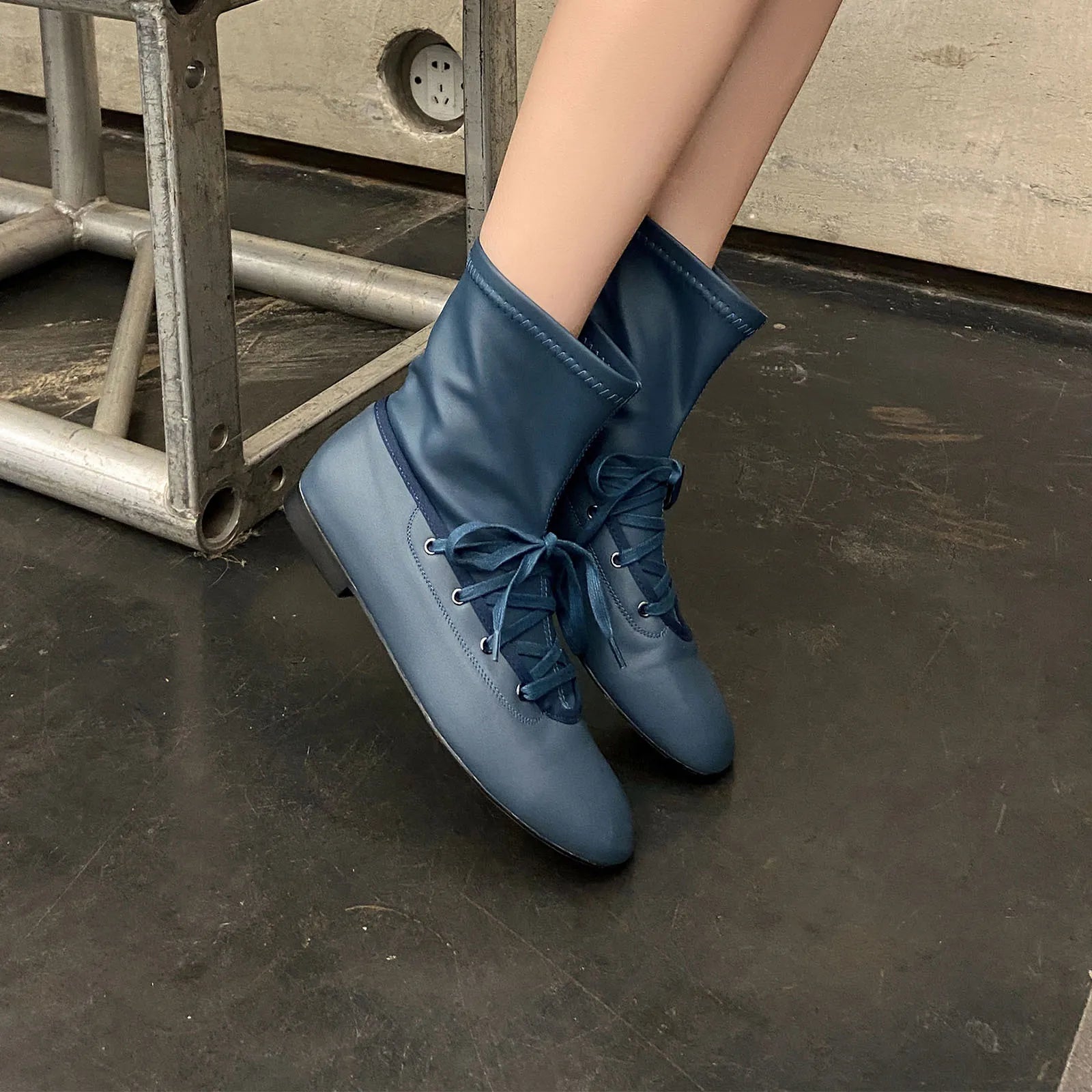 Autumn cowhide Cross tied Short Boots