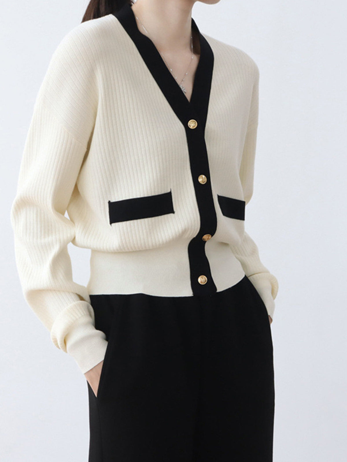 V-neck Button-front Closures Long Sleeves Cardigan