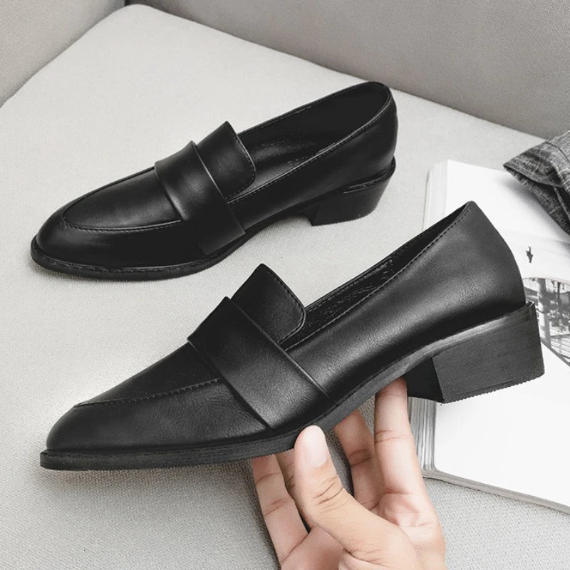 Black Patent Leather Low-Heel Pumps Women Pointed-Toe Sewing Design Chunky Heel Loafers Retro British-Style Office Shoes