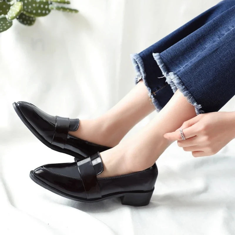 Black Patent Leather Low-Heel Pumps Women Pointed-Toe Sewing Design Chunky Heel Loafers Retro British-Style Office Shoes