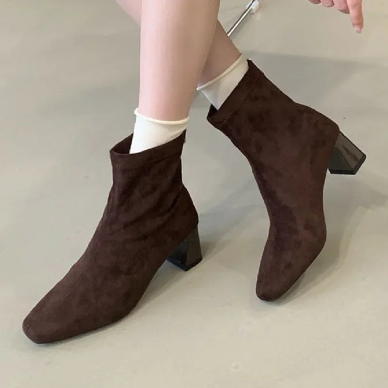 Chunky Heel Back Zip Design Ankle Boots