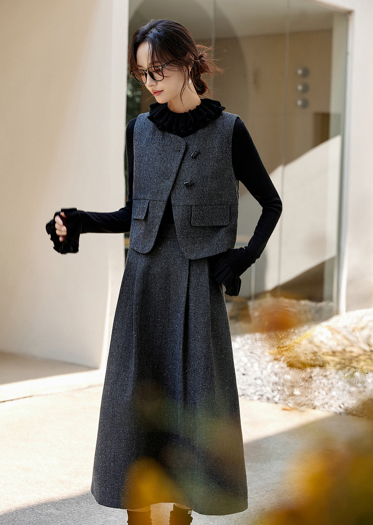 Tweed Vest & Skirt Set â€?Elegant Two-Piece Chanel-Inspired Style