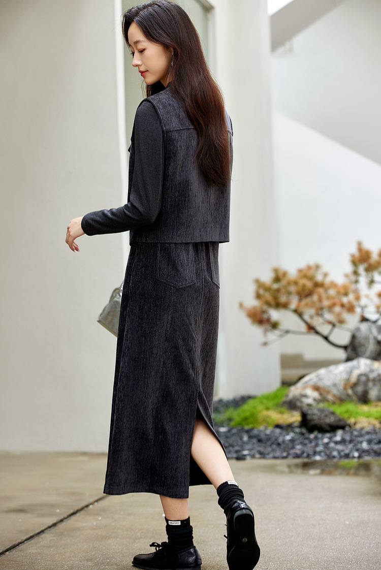 Retro Three-Piece Set â€?Vest, Blouse & Skirt Commuter Style