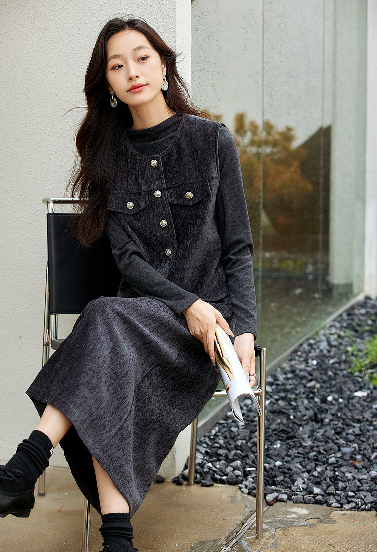 Retro Three-Piece Set â€?Vest, Blouse & Skirt Commuter Style