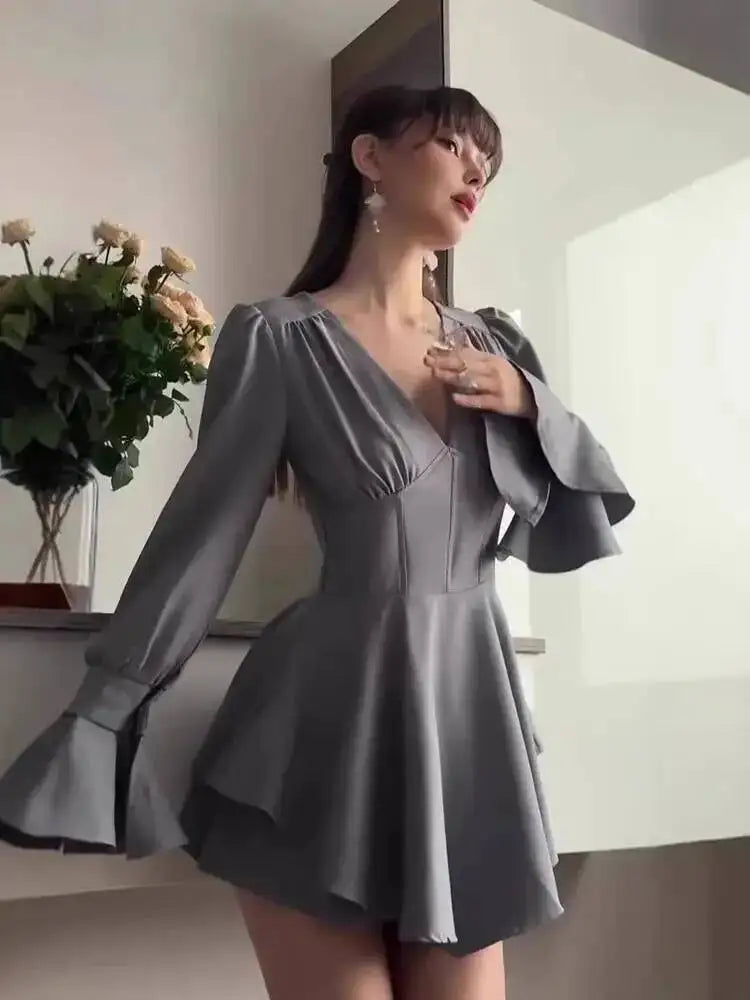 Fashionable V-neck Flared Sleeve Pleated Waist Cinching Dresses