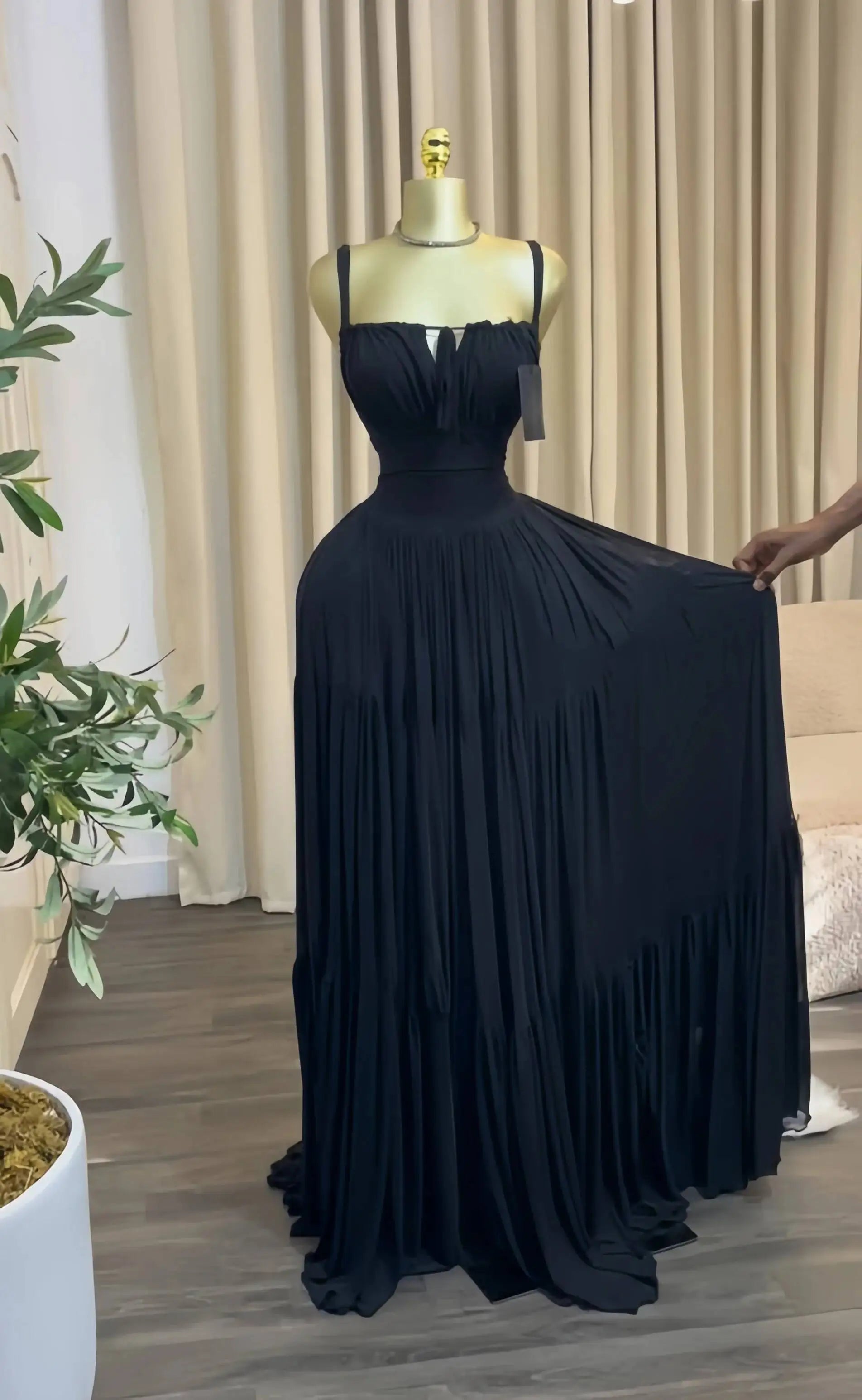 Elegant Sleeveless Lace Up Pleated Waist Dresses