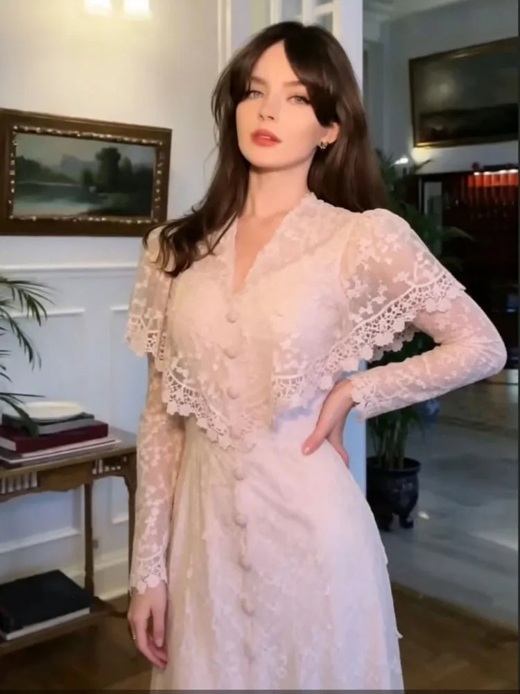 Vintage V-neck Lotus Leaf Shawl Long Sleeved Embroidered Waist Cinching Dresses