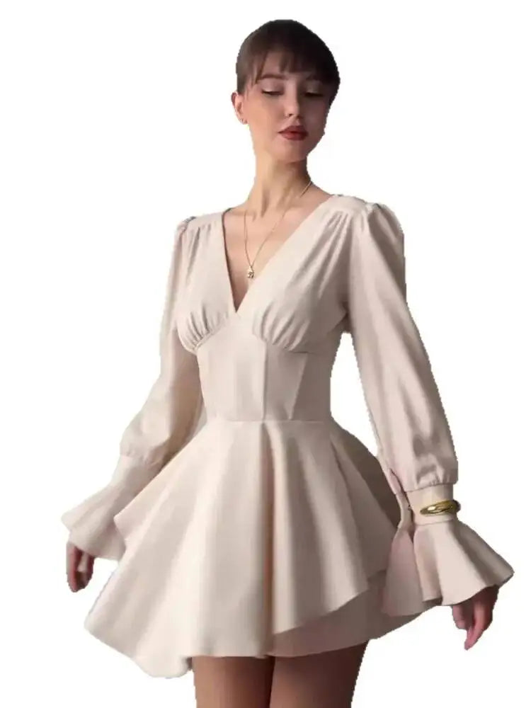 Fashionable V-neck Flared Sleeve Pleated Waist Cinching Dresses