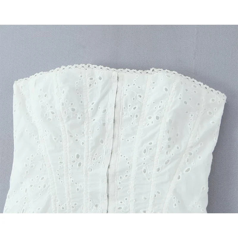 Sexy Hollow Out Embroidery Strapless Dresses Front Buckle Fit And Flare Party Mini Dresses Black White Cotton Robe