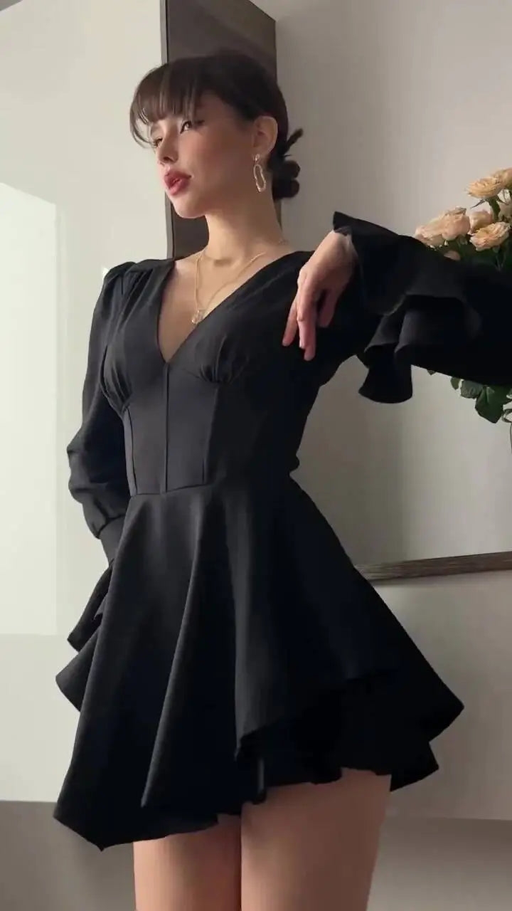 Fashionable V-neck Flared Sleeve Pleated Waist Cinching Dresses