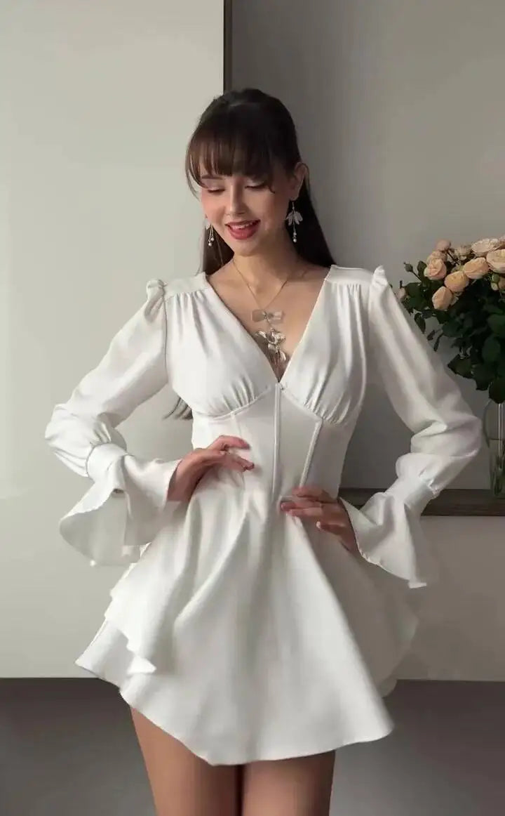Fashionable V-neck Flared Sleeve Pleated Waist Cinching Dresses