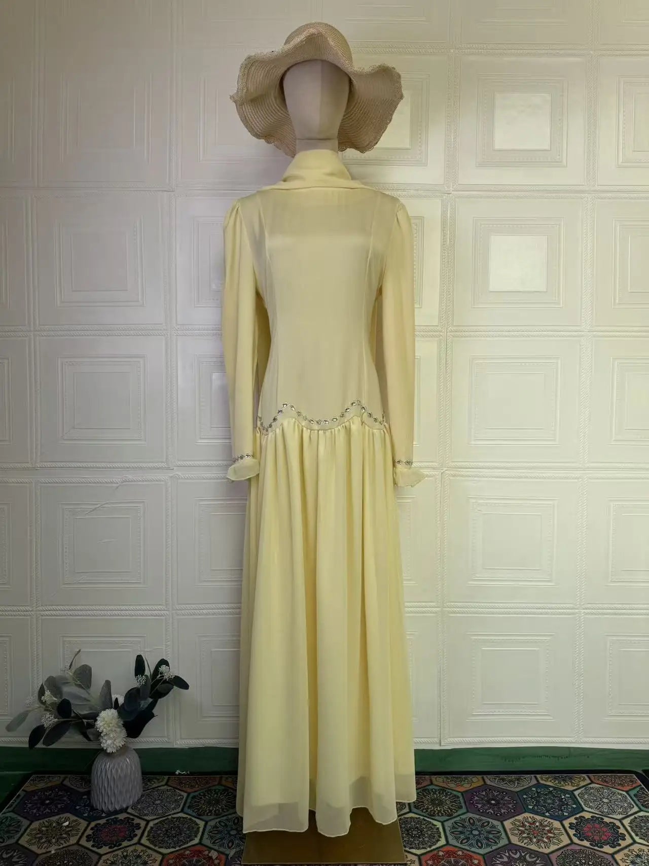 Elegant Ribbon Round Neck Long Sleeved Patchwork Diamond Studded Dresses