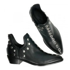 Versatile Pointed Rivet Personalized Short Boots
