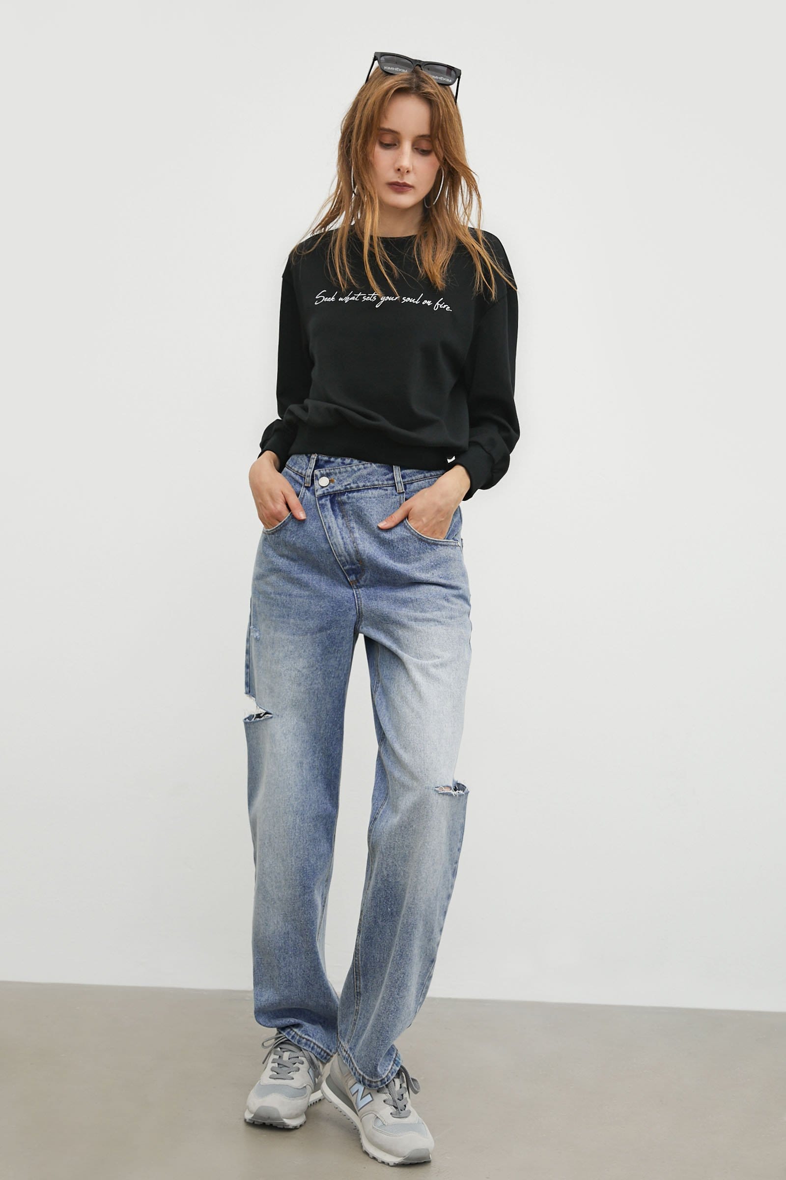 Ripped Slouchy Wide-Leg Mom Jeans