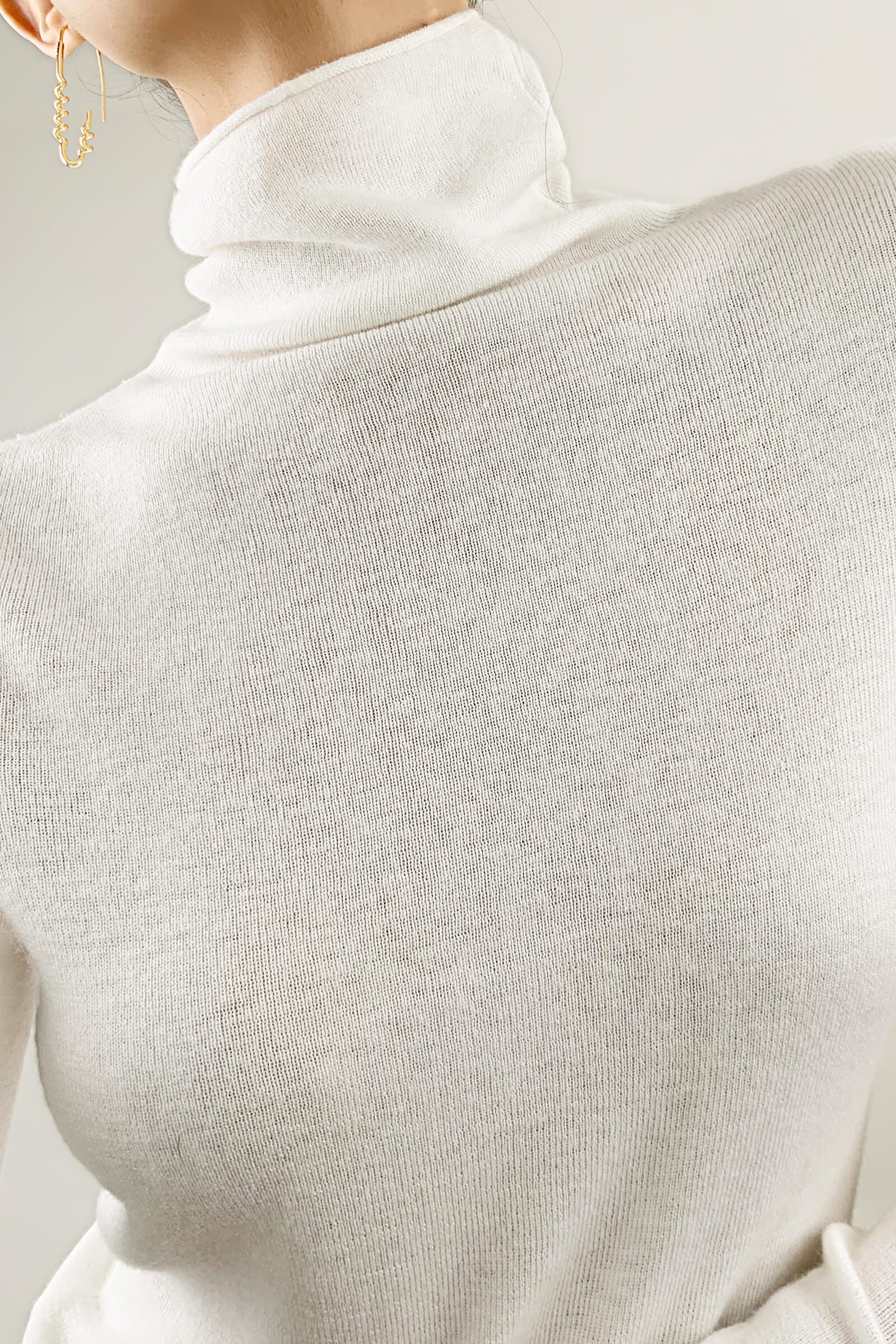 White Basic Wool-Blend Turtleneck Sweater
